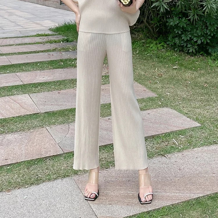 Cream pleated pants